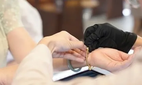 Vì sao nhiều người mua trang sức mỏng nhẹ?