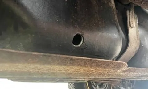 Giá xăng cao nhất trong 4 năm qua: Trộm khoan thẳng bình nhiên liệu ô tô kiếm 'lợi vặt'