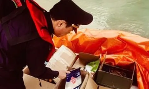 Bắt nhiều lô lạp xưởng, xúc xích từ Trung Quốc vận chuyển vào Việt Nam