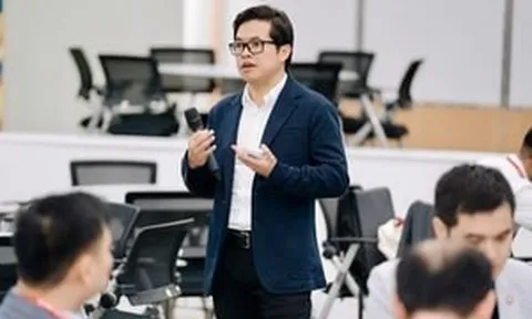 Giáo sư 36 tuổi quê 'công tử Bạc Liêu' là người Việt Nam đầu tiên lập kỳ tích về AI, hiện công tác tại ĐH Texas (Mỹ) và luôn ‘giúp sức’ cho sinh viên Việt Nam