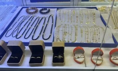 Hàng loạt tiệm vàng TP HCM bị phạt tiền và tịch thu vàng