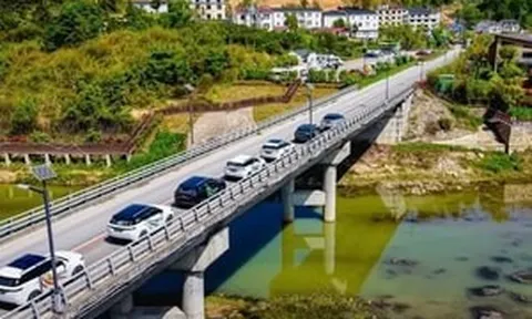 SUV hybrid vừa ra mắt Việt Nam tháng 3/2026 chạy gần 1.000 km chỉ 1 bình xăng khi luôn bật điều hòa, dừng nghỉ thường xuyên, sạc nhiều thiết bị