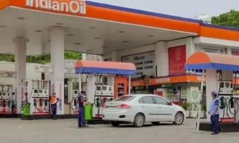Động cơ xăng và diesel không còn tương lai: Tuyên bố bất ngờ của vị Bộ trưởng Giao thông vận tải tại đất nước tỷ dân