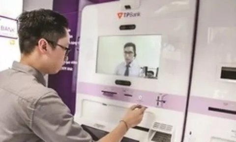 Đằng sau việc hàng nghìn người rời khỏi nhà băng