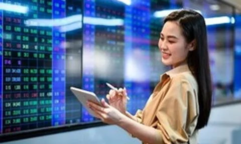 Chứng khoán tuần qua: VN-Index lập đỉnh lịch sử, một cổ phiếu bluechips bị khối ngoại “xả” đột biến