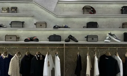 Cửa hàng ở Hà Nội công khai bán sản phẩm nghi giả mạo Gucci, Burberry