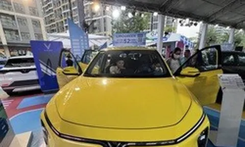 VinFast lại giành ngôi "vua doanh số", bán hơn 78.000 ô tô điện chỉ sau 4 tháng