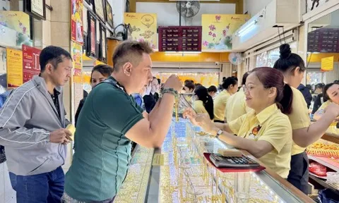 Giá vàng xuống mức thấp nhất trong nhiều tháng, có nên mua?