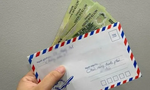 Phong bì mừng cưới bị rút lõi, gia đình 4 người bị hiểu lầm cay đắng