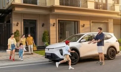 Gia đình ba thế hệ nhận xét về VinFast VF MPV 7: Rộng rãi, tiện nghi, ngồi hàng ghế thứ ba vẫn thoải mái