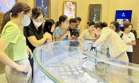 Giá vàng giảm còn 163 triệu đồng/lượng