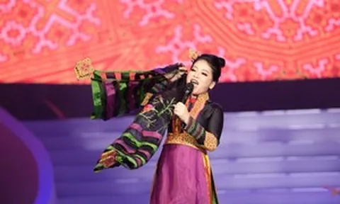 Nữ ca sĩ có bằng Tiến sĩ quê mệnh danh ‘Việt Nam thu nhỏ’, hiện là giảng viên tại ngôi trường từng ‘chắp cánh ước mơ’