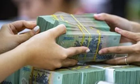 Lãi suất liên ngân hàng tiếp tục lao dốc, lãi suất qua đêm giảm một nửa so với đầu tuần