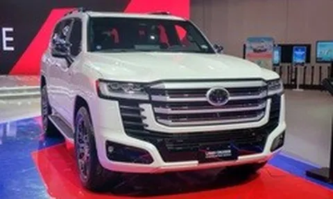 Toyota Land Cruiser Hybrid ra mắt ĐNÁ: Chốt giá gần 3 tỷ, vẫn dùng máy V6 3.5L, dễ 'cháy hàng' khi về Việt Nam