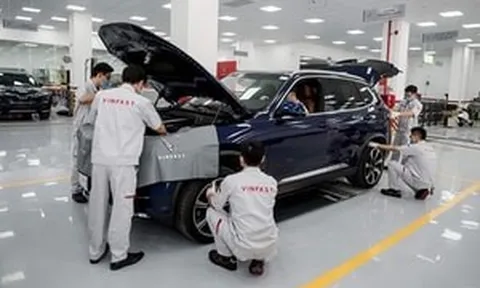 Chạy 15.000 km, chủ VinFast VF 6 mang xe đi bảo dưỡng, thấy hóa đơn phải thốt lên một câu