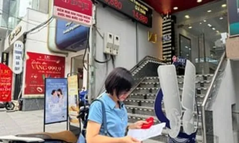 Người phụ nữ 53 tuổi kể chuyện quyết định rút tiền tiết kiệm vào bắt đáy vàng sau nhiều tháng chờ đợi