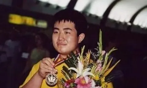 ‘Thần đồng' Toán học 11 tuổi giành 40 giải thưởng và 2 lần vô địch thế giới nhưng bị trượt tốt nghiệp, hiện chọn 'an phận và đang làm công việc gì?