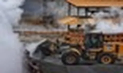 Điều động xe cẩu, máy xúc rầm rộ khai khác ‘kho báu’ lớn nhất thế giới, Trung Quốc bất ngờ ra cảnh báo rắn khi nước láng giềng ‘ngáng chân’
