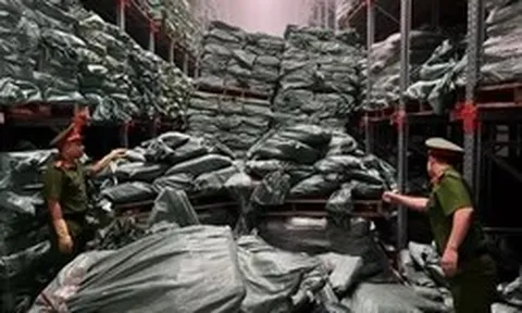 Giám đốc công ty bị bắt vì bán hơn 10.000 tấn chân gà nhập lậu ra thị trường