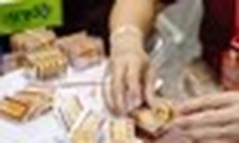 Giá vàng lao dốc mạnh