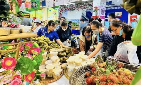 Combo thực phẩm tiện lợi lên ngôi mùa Tết Đoan Ngọ
