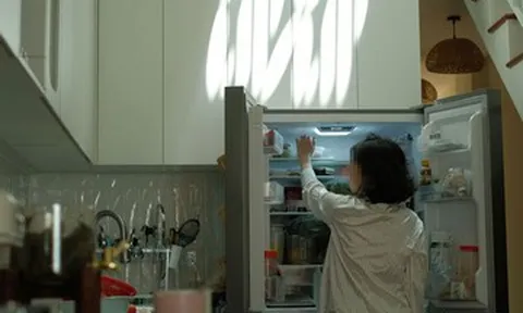 Đến thăm con gái, người phụ nữ rơi nước mắt khi mở tủ lạnh nhà thông gia giàu