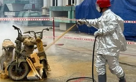 Việt Nam tạo ra công nghệ dập cháy pin xe máy điện trong 10 giây
