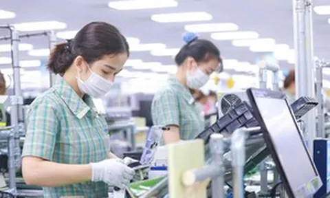 Nhập siêu tăng 2,8 tỷ USD chỉ sau nửa tháng