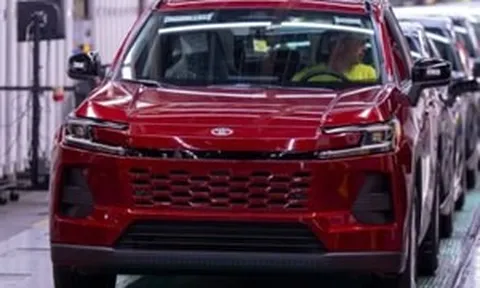 Từ bỏ động cơ đốt trong truyền thống, mẫu SUV hybrid của Toyota cháy hàng, đại lý không có lấy một chiếc để trưng bày