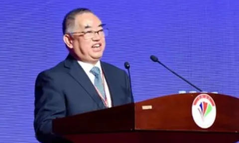 Bỏ bục giảng để đi nhặt phế liệu, một cựu giáo sư đại học bất ngờ xây dựng nên đế chế tỷ USD