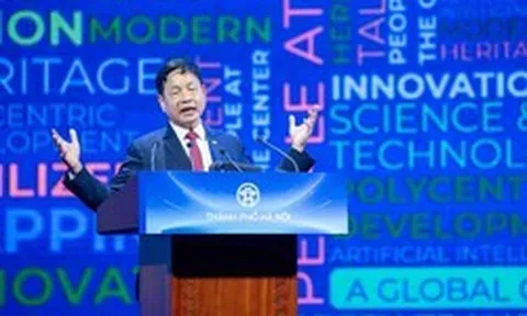 Ông Trương Gia Bình vô cùng xúc động trước bức tranh Hà Nội 100 năm sau, đưa ra 5 cam kết với Thủ đô