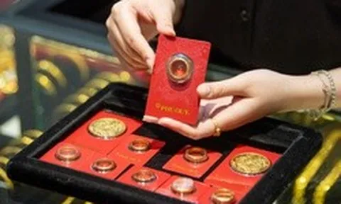 Giá vàng hôm nay 30/6: Giảm mạnh, sắp thủng mốc 4.000 USD/ounce