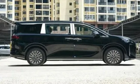 Hơn 700 triệu đồng cho một chiếc MPV dài 5,2 mét ngập tràn công nghệ, chạy điện 1.100 km, phả hơi nóng vào Kia Carnival