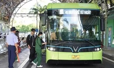 TP.HCM: Khách đi xe buýt tăng mạnh trong ngày đầu miễn phí vé