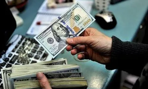 Tỷ giá hôm nay 2/7: Tỷ giá trung tâm giảm, USD tại ngân hàng đồng loạt đi xuống