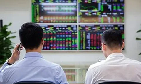 Tự doanh CTCK bán ròng hơn 300 tỷ đồng phiên 2/7, cổ phiếu nào là tâm điểm?