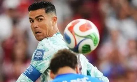 Ronaldo lùi lại, Bồ Đào Nha sẽ rộng cửa đi tiếp!