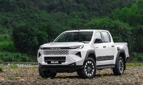 Toyota Hilux bán gần 4.000 xe sau nửa đầu năm, doanh số vượt cả năm 2025