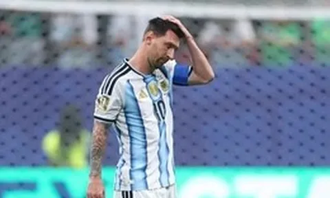 Messi tiếp tục đá hỏng phạt đền, lập kỷ lục buồn tại World Cup