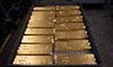 Giá vàng tụt 1%, chứng khoán Mỹ chìm trong sắc đỏ, giá dầu tăng dựng đứng khi ông Trump tuyên bố ‘chấm dứt’ thỏa thuận ngừng bắn với Iran