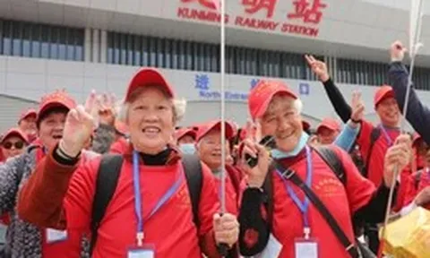 Nhiều tỉnh thành Trung Quốc chuyển từ 'giành' người trẻ sang thu hút người già