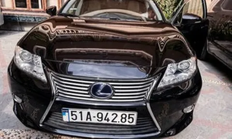 Xe Maybach và BMW của bà Trương Mỹ Lan đã có chủ mới, riêng chiếc Lexus phải giảm giá lần 2 chỉ còn hơn 690 triệu đồng