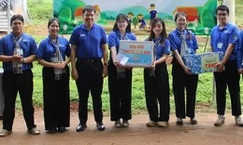 Tiếp động lực cho chiến sĩ Mùa hè xanh đang thắp sáng đường quê tại Đồng Nai