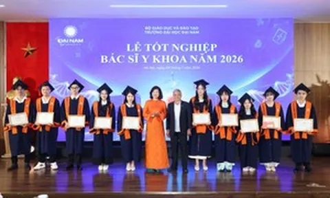 Khóa bác sĩ đầu tiên của Đại học Đại Nam tốt nghiệp, Trưởng khoa Y căn dặn, tân bác sĩ là Thủ khoa nói rõ về sự nghi ngại về năng lực