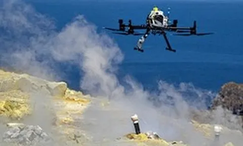 Drone và tia laser 'đọc hơi thở' núi lửa trước khi phun