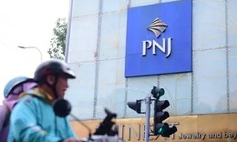 VN-Index kết phiên trong sắc xanh ngoạn mục, PNJ bất ngờ 'tím trần'