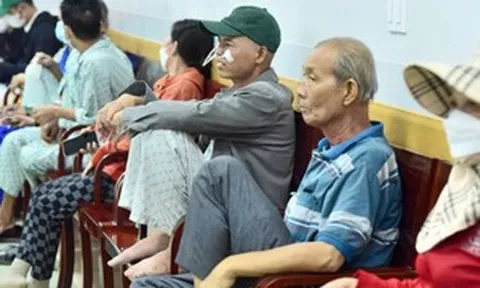 Gần 200.000 người tại TP.HCM có thể không phải tự đóng BHYT: Điều kiện để được hưởng là gì? Ai thuộc diện áp dụng?
