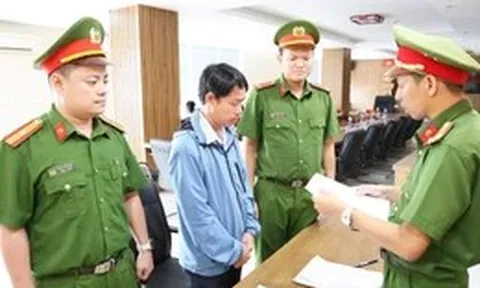 Bắt cựu chuyên viên phòng giáo dục huyện vi phạm đấu thầu, gây thiệt hại hơn 1,7 tỉ đồng