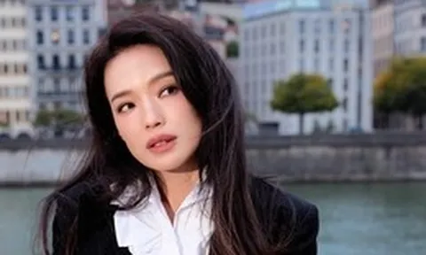 Phong cách tuổi 50 của Thư Kỳ là cẩm nang mặc đẹp chốn công sở