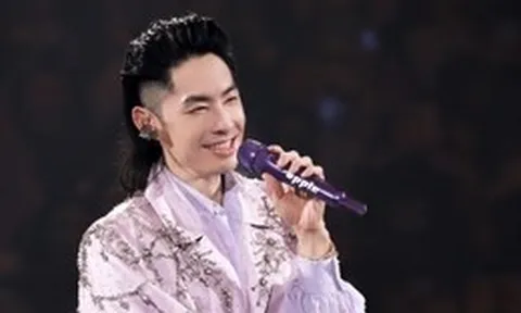 Mỹ nam Vườn sao băng diện thiết kế của Trần Hùng trong tour concert quốc tế